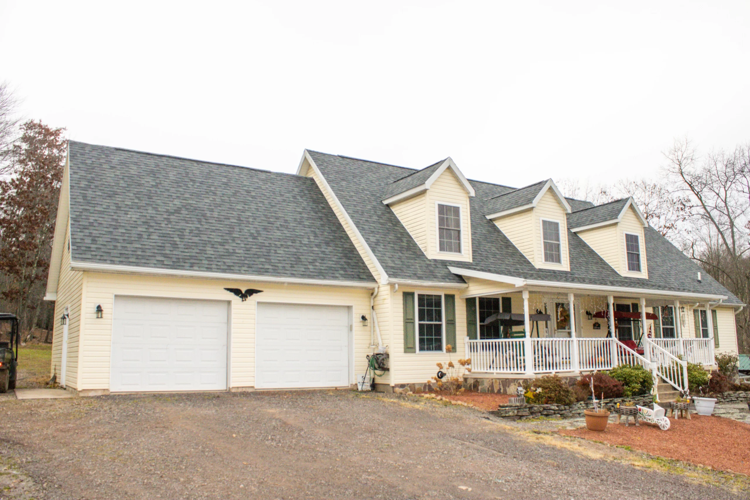 Finished asphalt shingle roof on a Cape Cod home